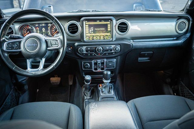 Used 2018 Jeep Wrangler Unlimited Sahara w/ Uconnect 4C Nav & Sound Group AWD/4WD image 25