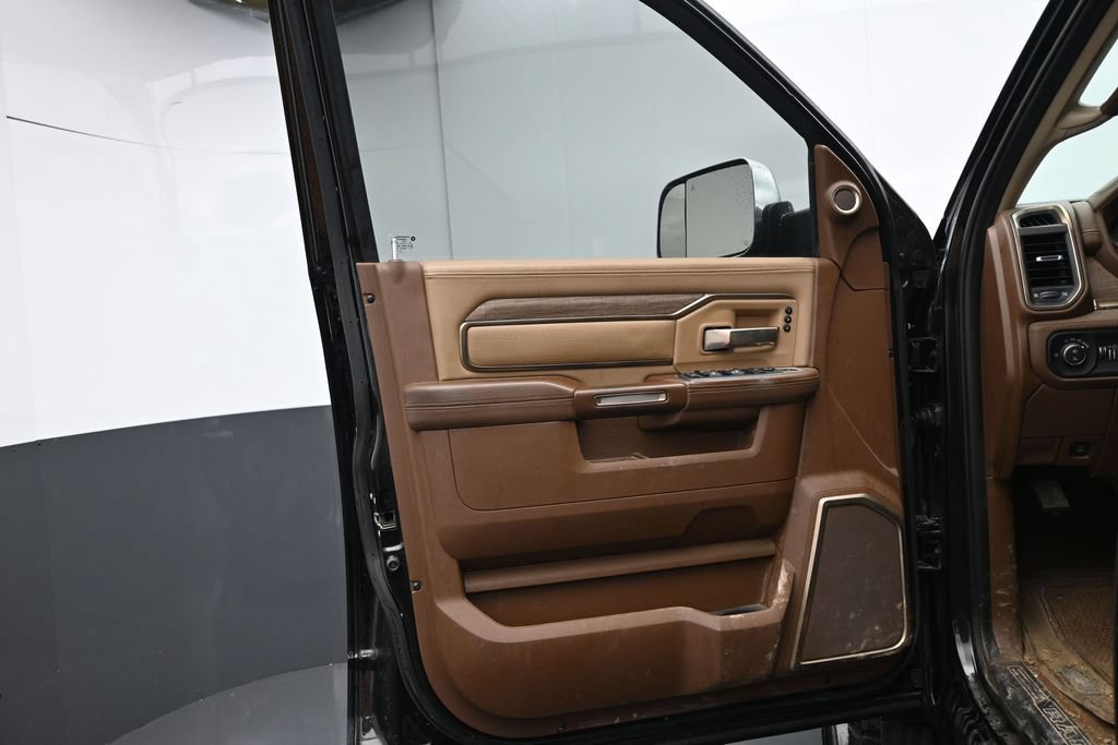 Used 2022 RAM 3500 Limited AWD/4WD image 17