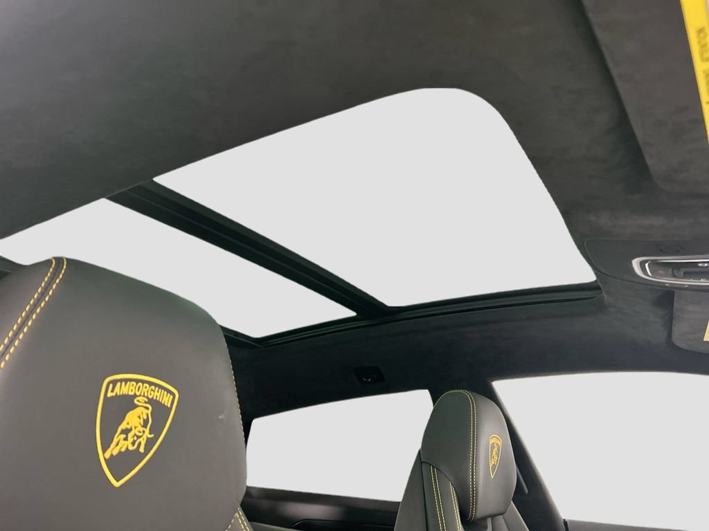 Used 2021 Lamborghini Urus AWD/4WD image 17