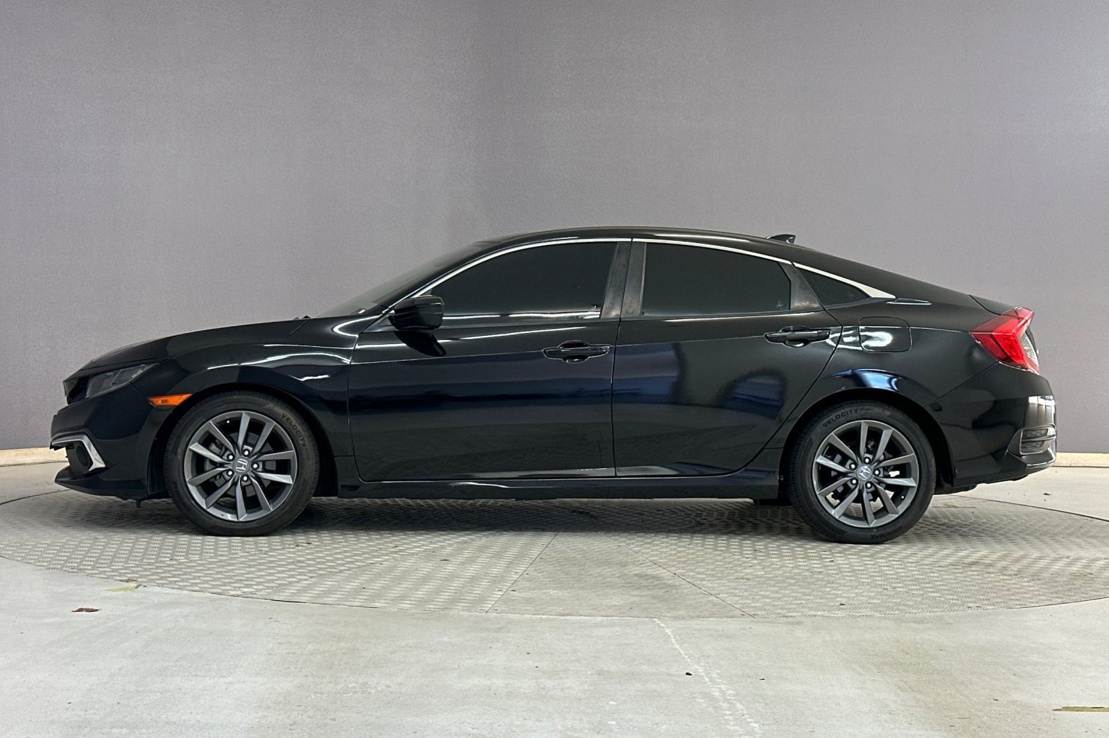 Used 2019 Honda Civic EX image 2
