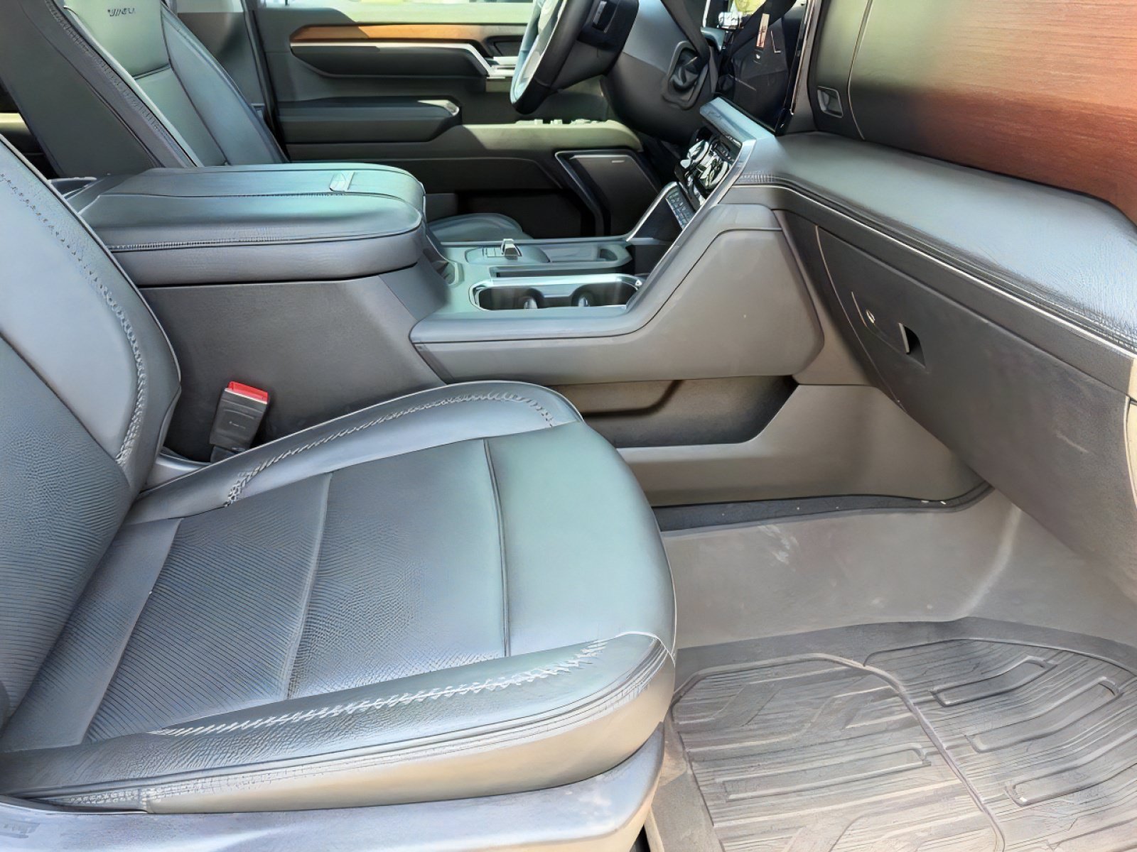 Used 2024 GMC Sierra 3500 Denali w/ Technology Package AWD/4WD image 12