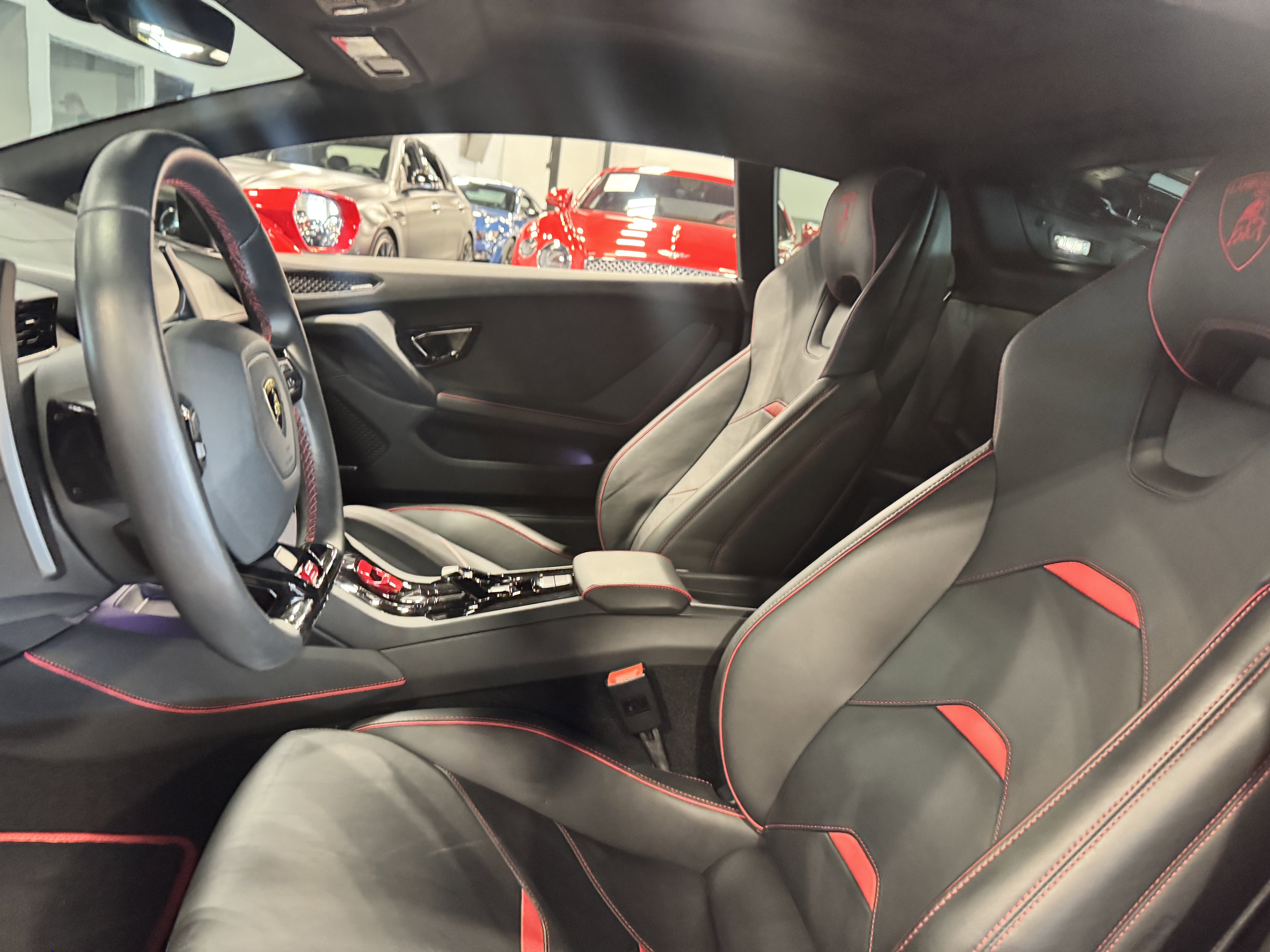 Used 2020 Lamborghini Huracan EVO image 9