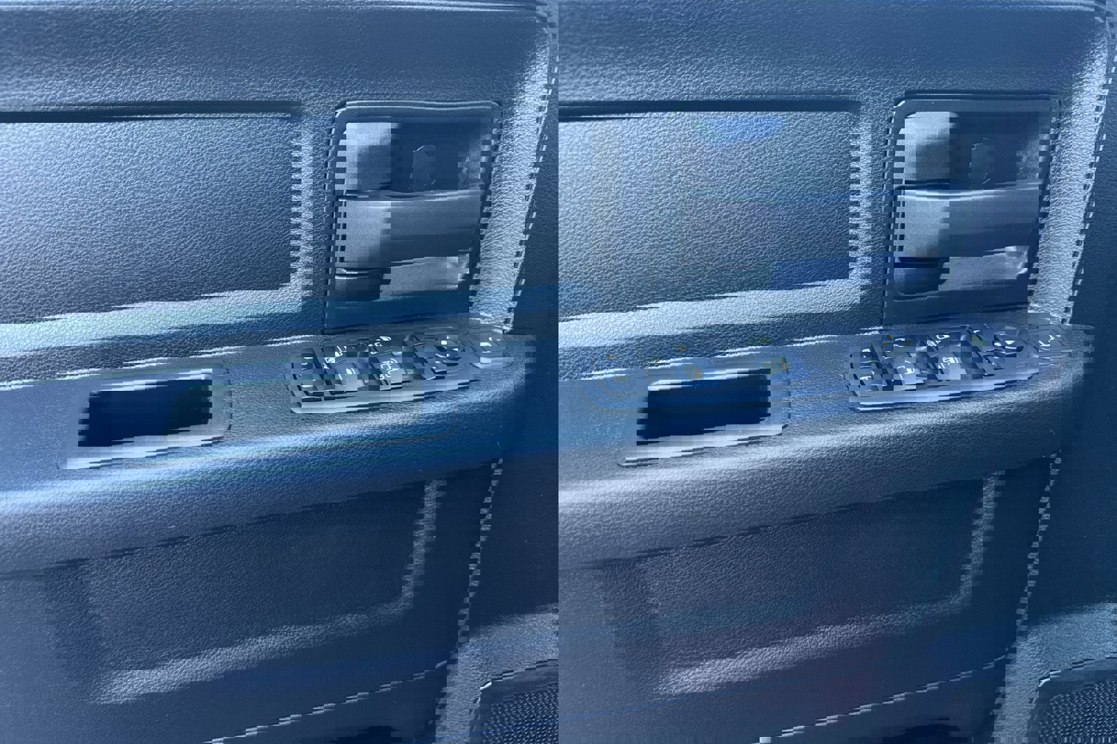 Used 2024 RAM 2500 Tradesman w/ Chrome Appearance Group image 12