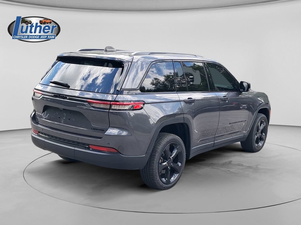 Used 2023 Jeep Grand Cherokee Limited w/ Black Appearance Package AWD/4WD image 5