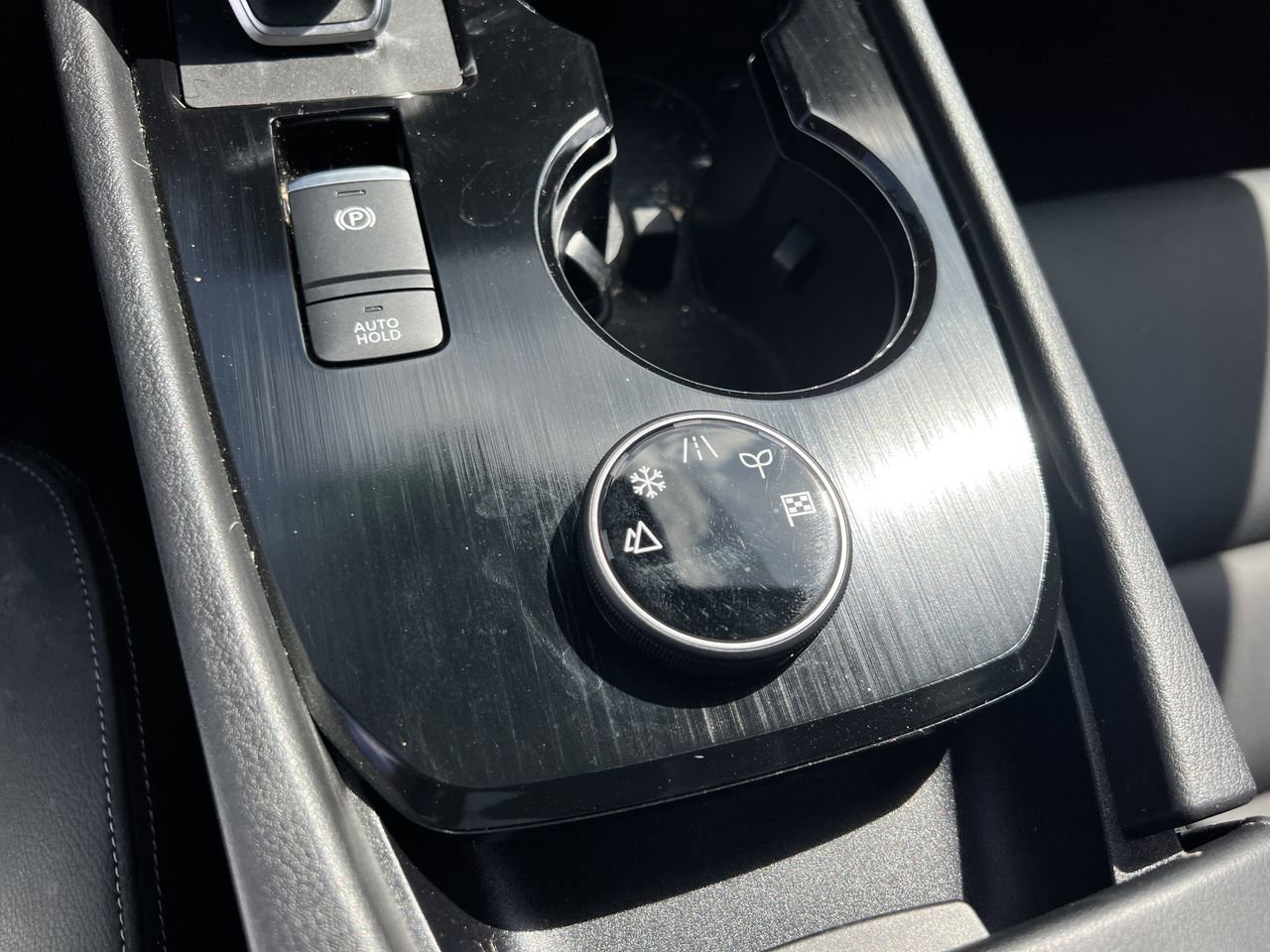 Certified 2025 Nissan Rogue SL image 9