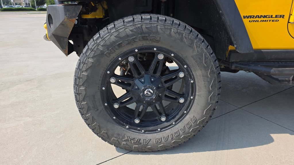Used 2015 Jeep Wrangler Unlimited Rubicon w/ Connectivity Group AWD/4WD image 10
