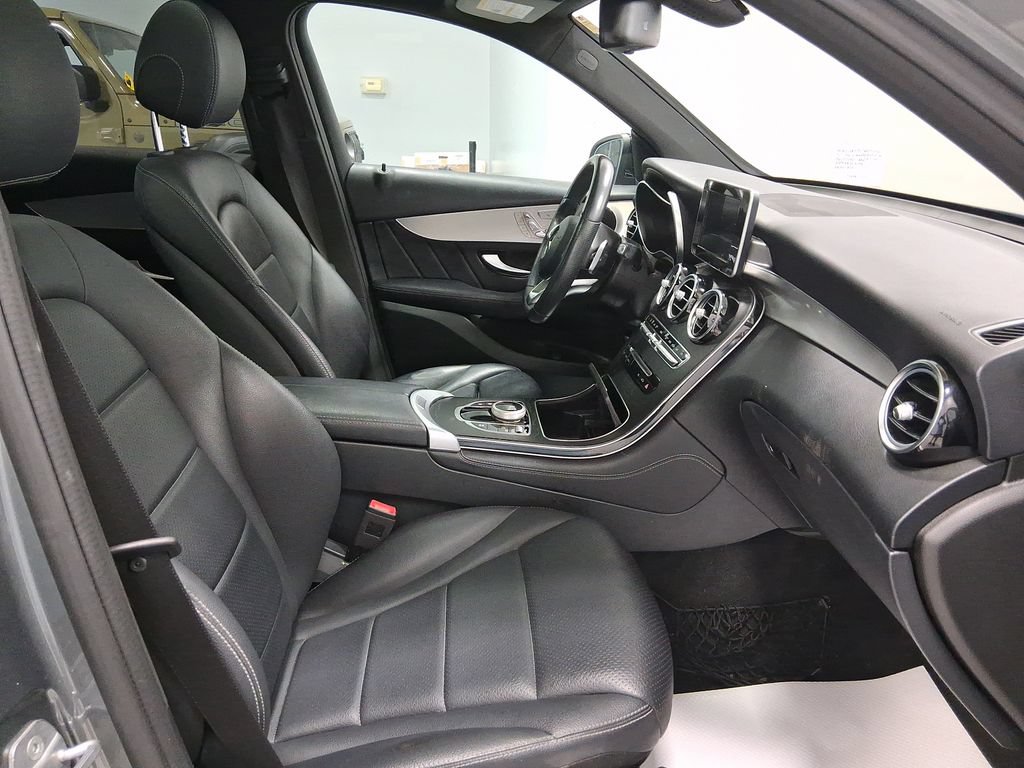 Used 2019 Mercedes-Benz GLC 300 image 31