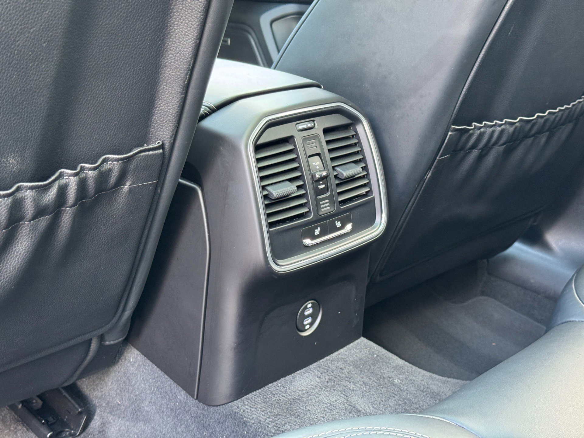 Used 2023 Porsche Macan image 50