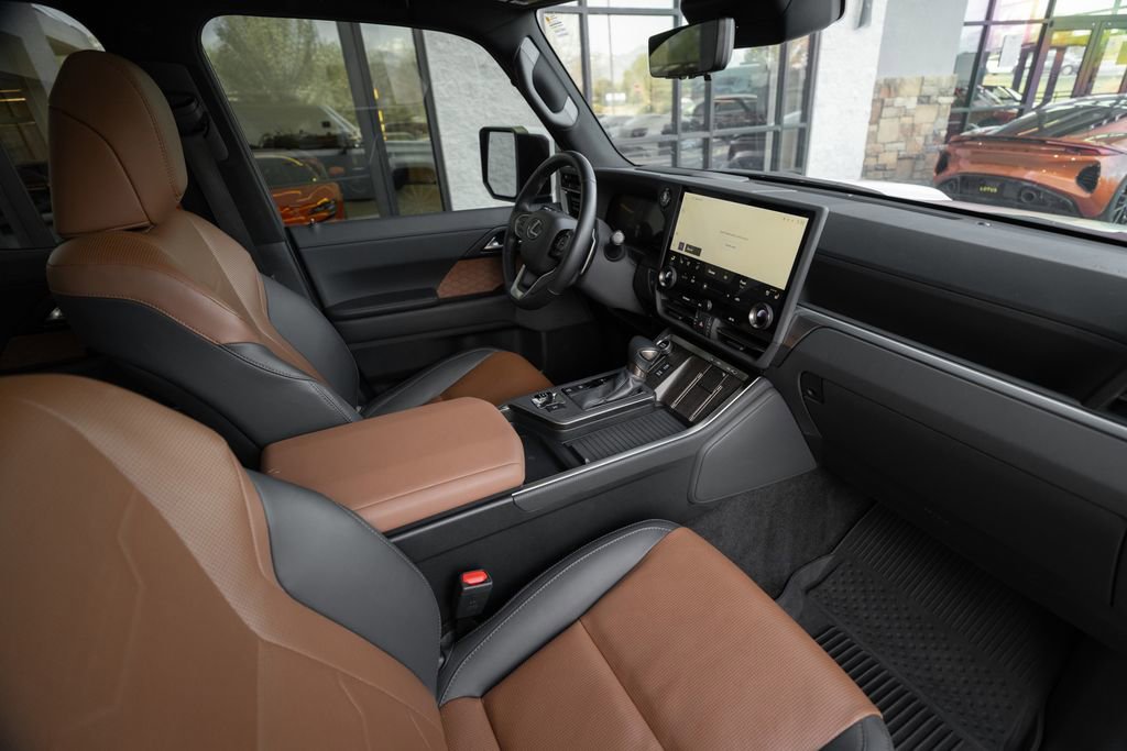 Used 2024 Lexus GX 550 w/ Accessory Package (31) image 21