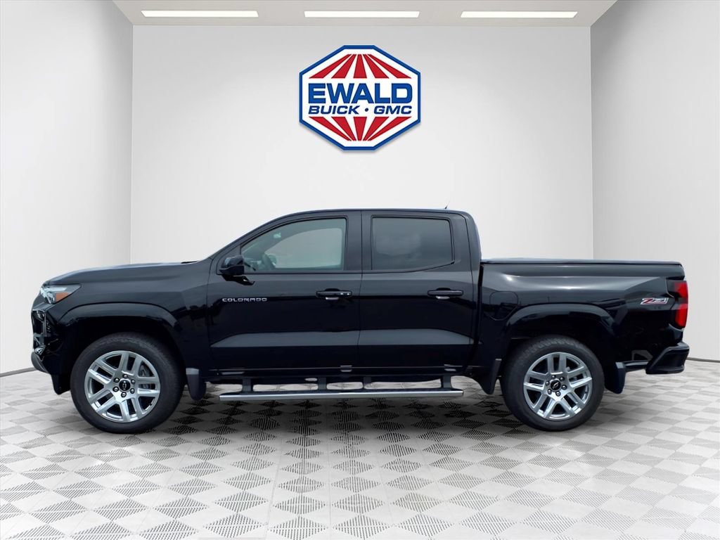 Certified 2025 Chevrolet Colorado Z71 w/ Technology Package AWD/4WD image 3