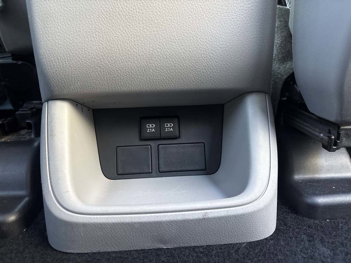 Used 2018 Toyota Highlander LE image 17
