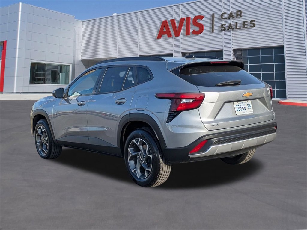 Used 2025 Chevrolet Trax LT w/ LT Convenience Package image 7
