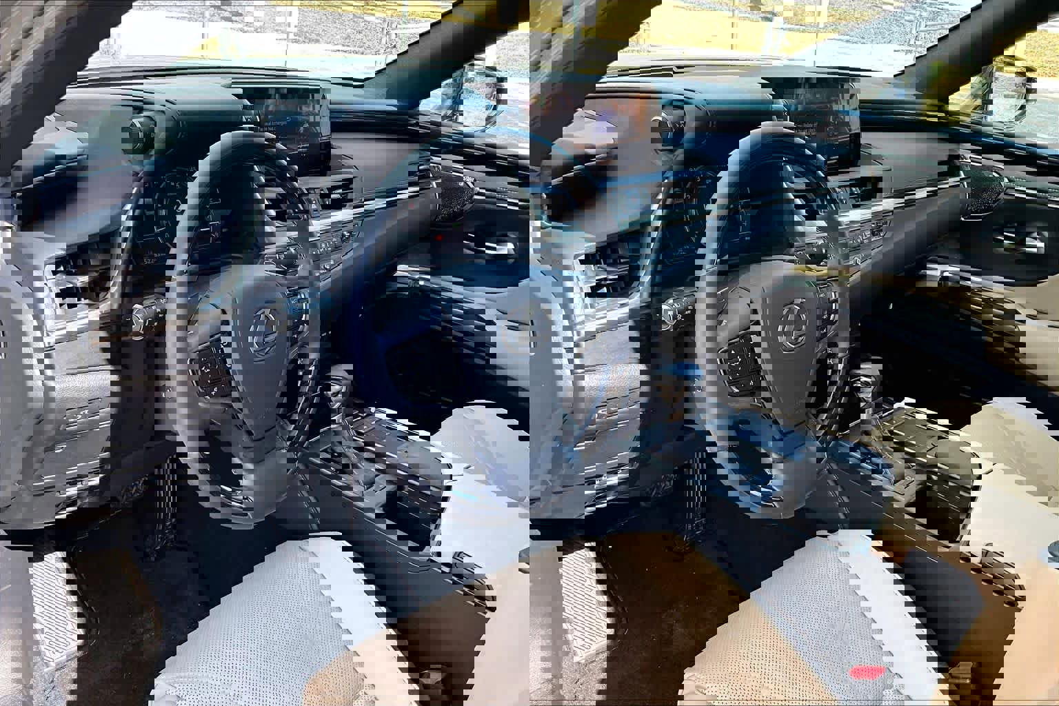 Used 2021 Lexus ES 350 Ultra Luxury w/ Accessory Package 2 image 18