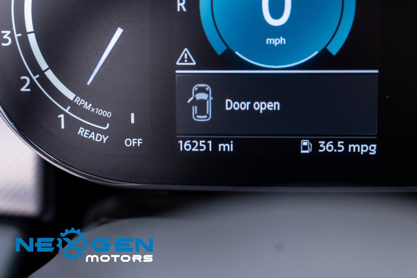 Used 2023 MINI Cooper 2-Door Hardtop image 9