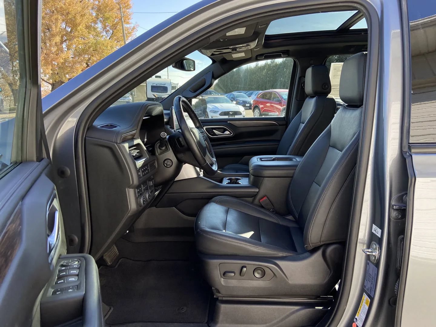 Used 2022 Chevrolet Suburban Z71 w/ Off-Road Capability Package AWD/4WD image 12
