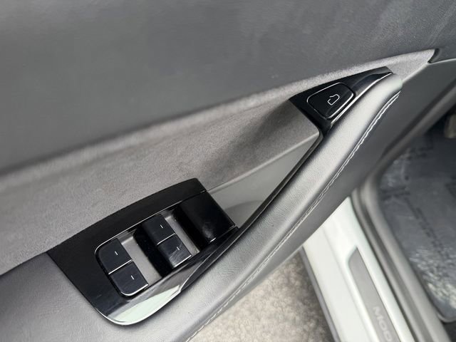 Used 2020 Tesla Model Y Long Range AWD/4WD image 10