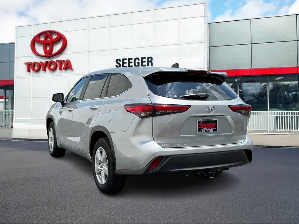 Used 2023 Toyota Highlander image 4