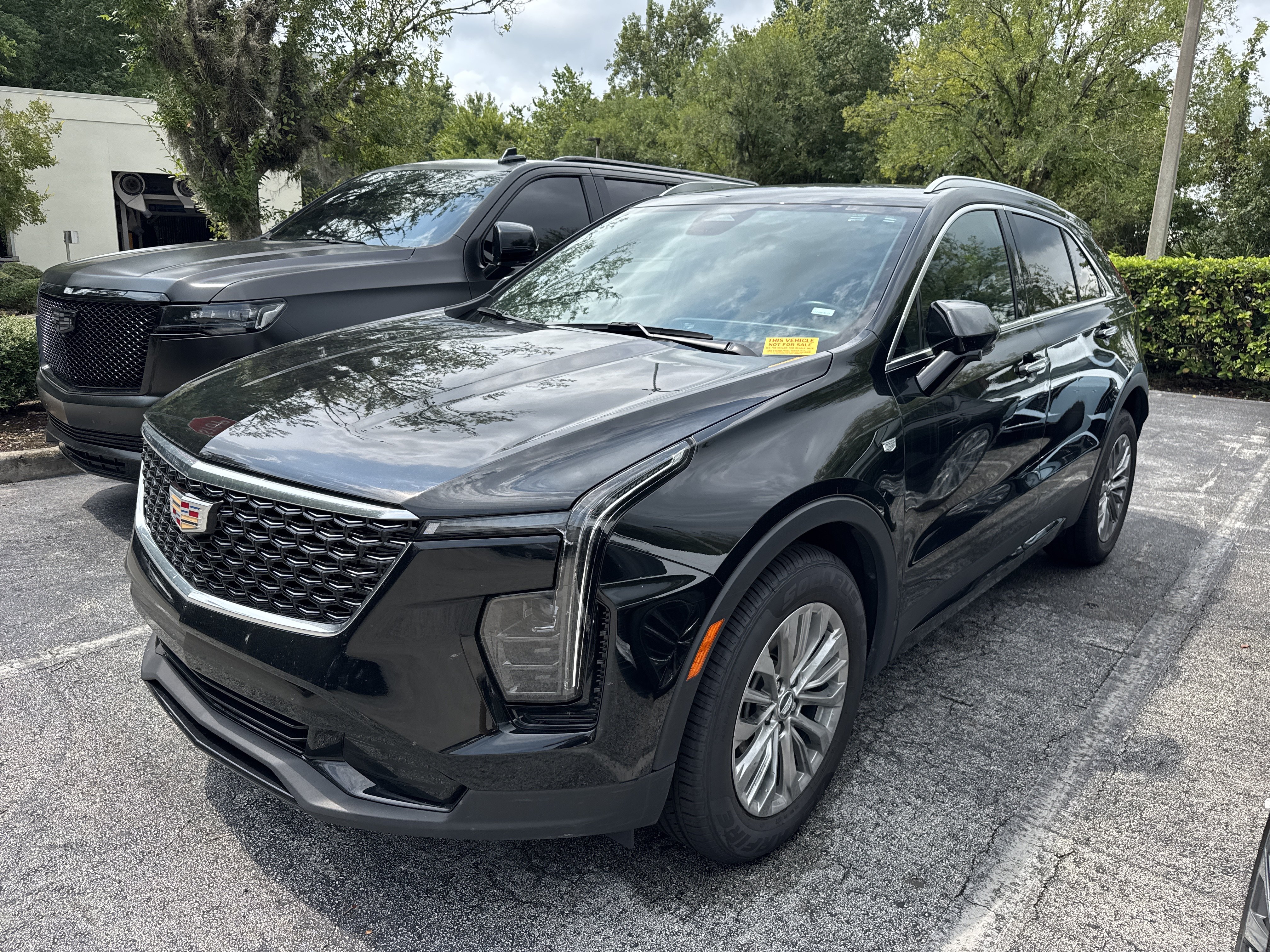 Used 2025 Cadillac XT4 Premium Luxury FWD image 1