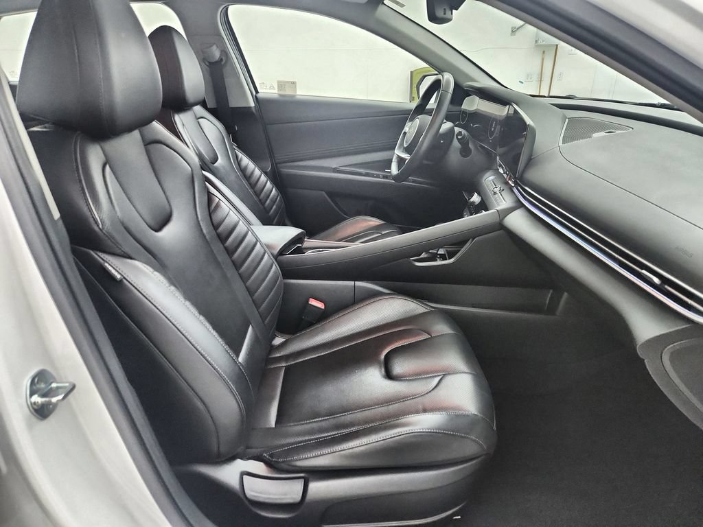 Used 2025 Hyundai Elantra Limited FWD image 36
