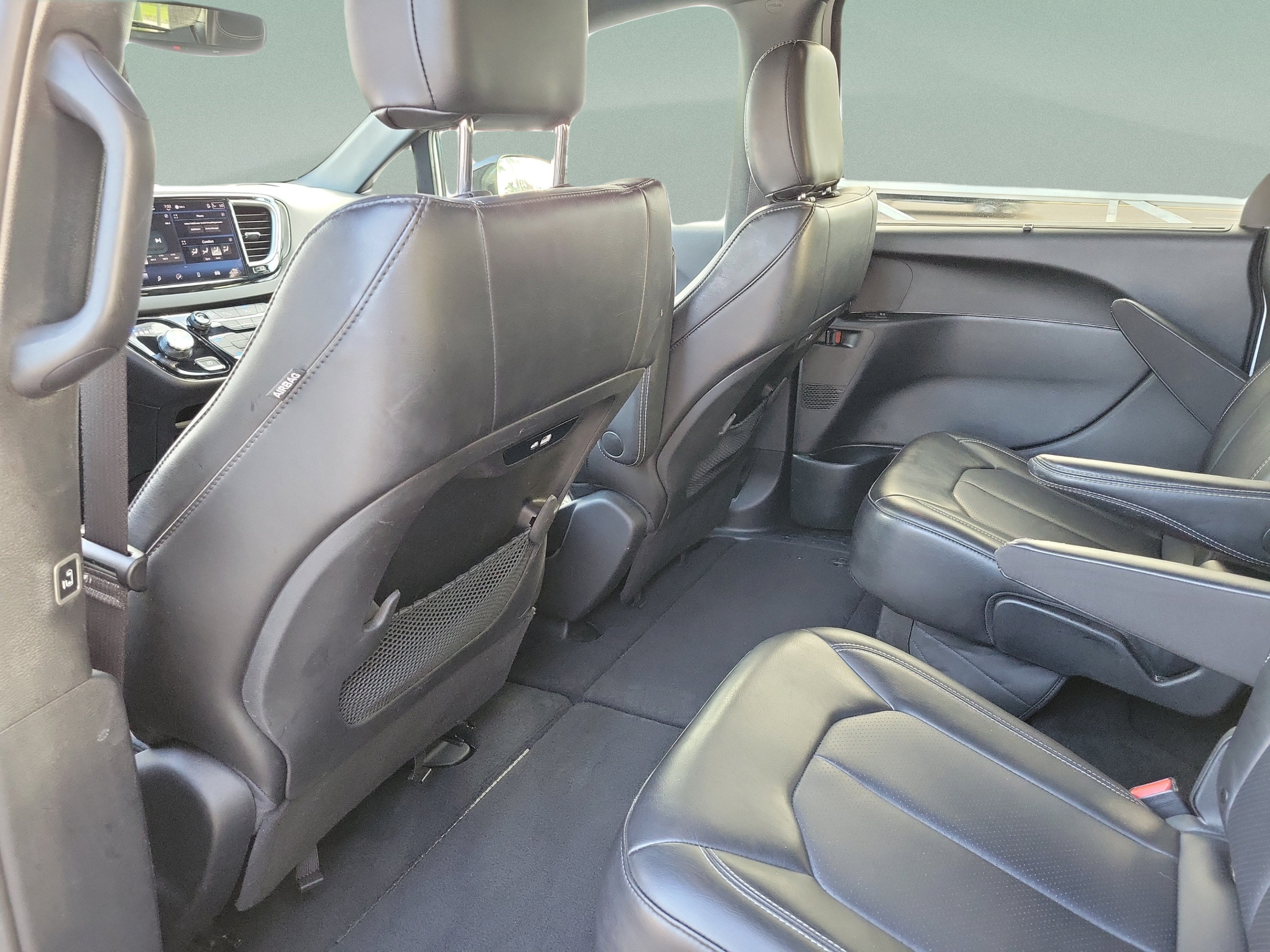Used 2025 Chrysler Pacifica Select FWD image 9