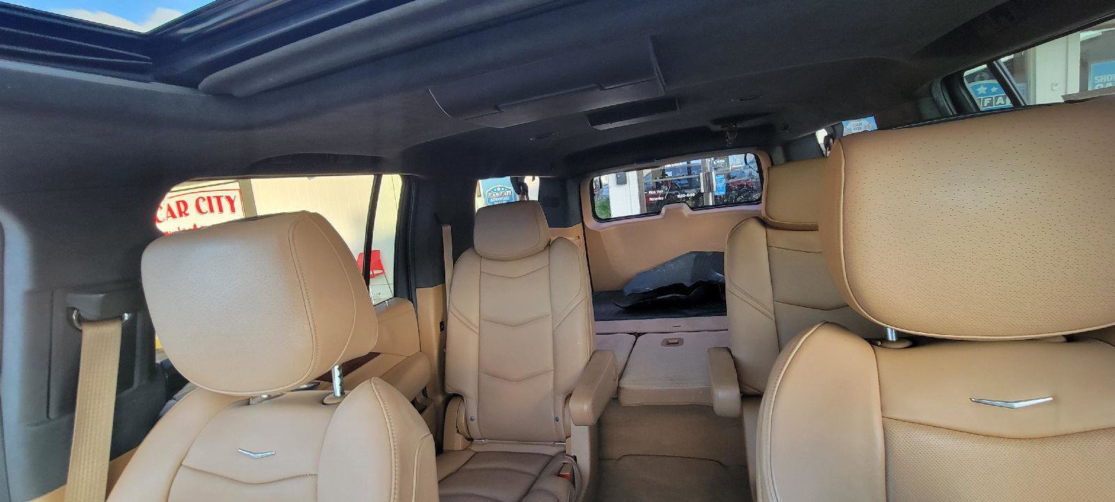 Used 2017 Cadillac Escalade ESV Platinum image 28