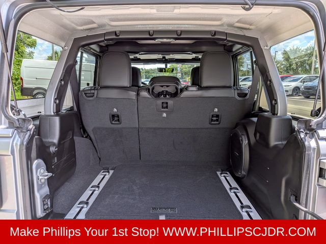Used 2021 Jeep Wrangler Unlimited Sahara AWD/4WD image 12