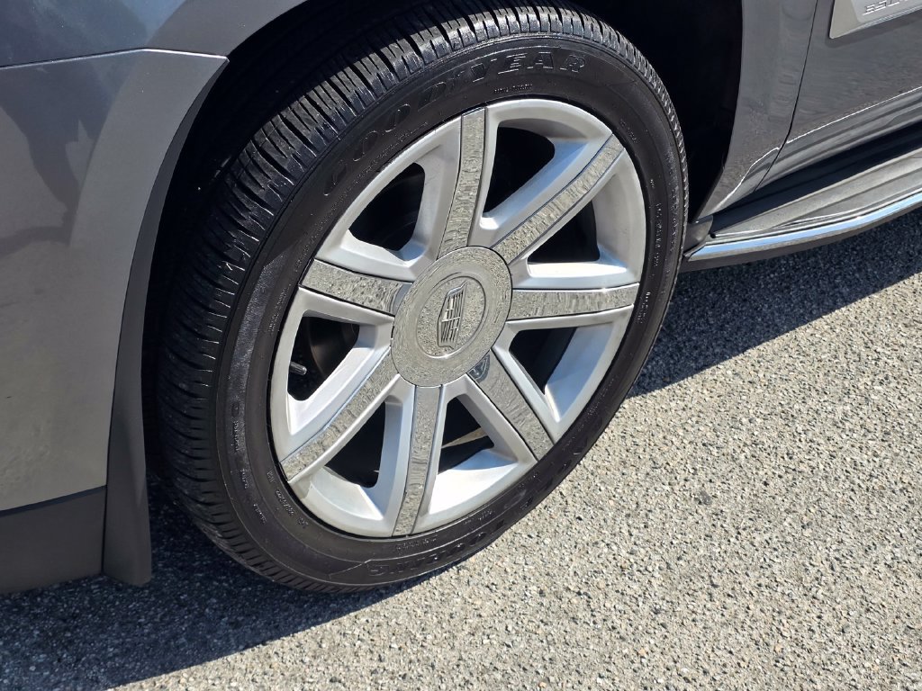 Used 2020 Cadillac Escalade Luxury RWD image 11