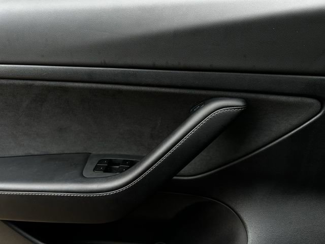Used 2021 Tesla Model 3 Standard Range image 23