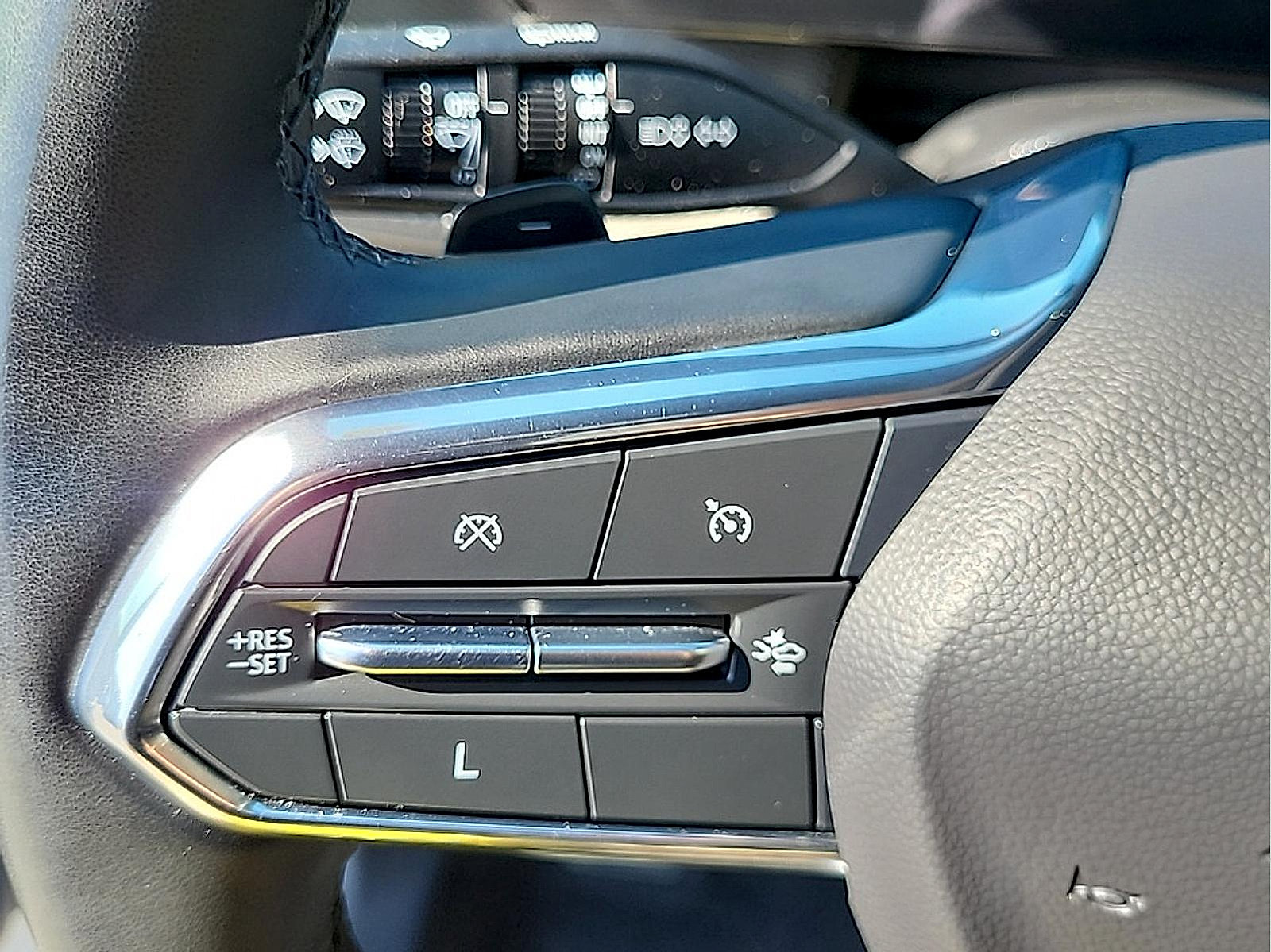 Used 2025 Chevrolet Equinox LT w/ Convenience Package II AWD/4WD image 17