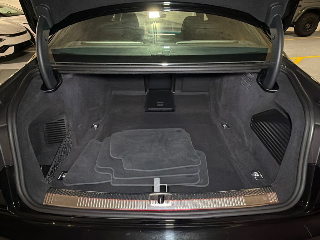 Used 2024 Audi S8 AWD/4WD image 5