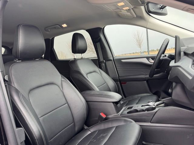 Used 2025 Ford Escape Platinum AWD/4WD image 21