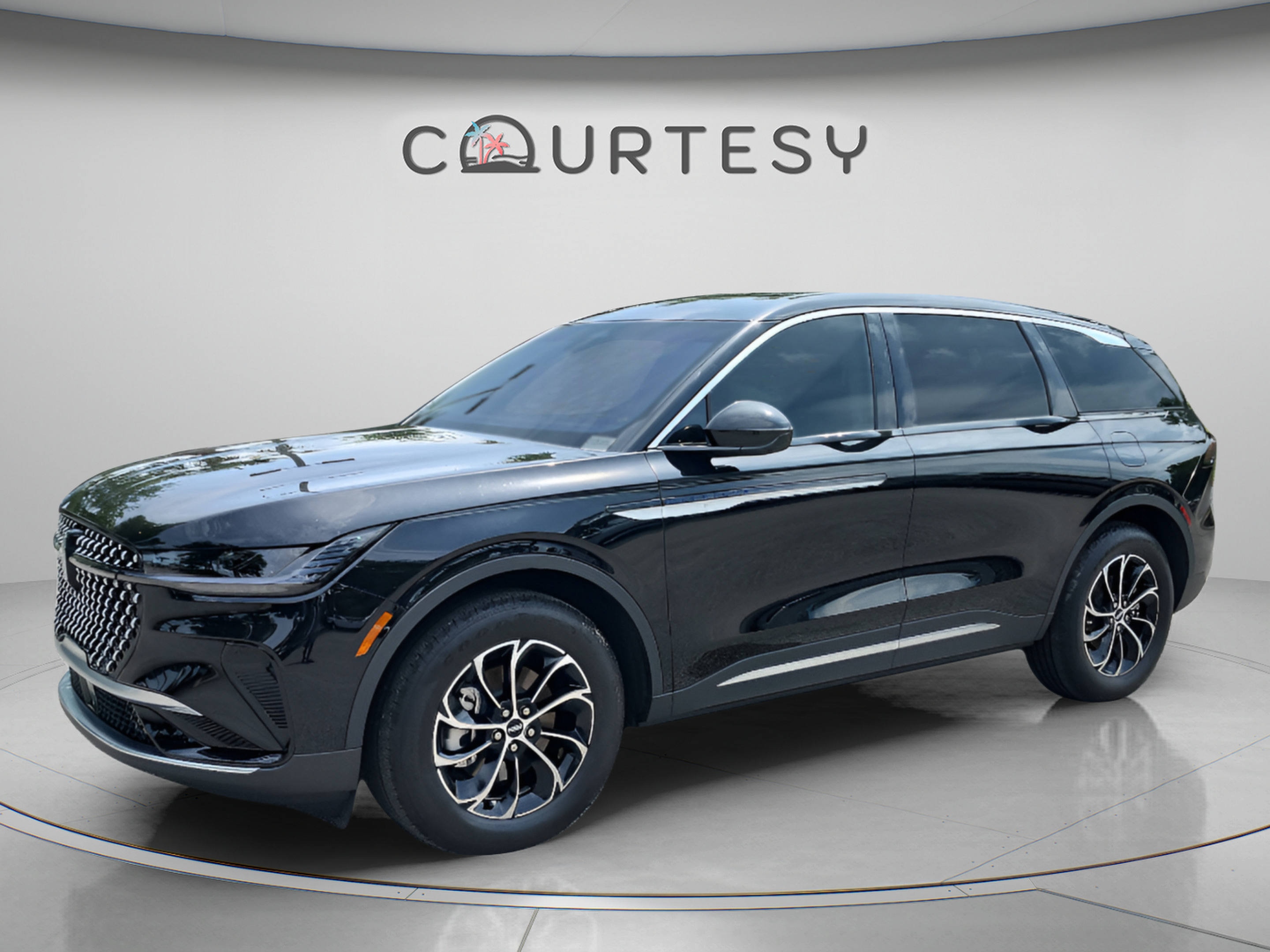 Used 2025 Lincoln Nautilus Premier AWD/4WD image 1