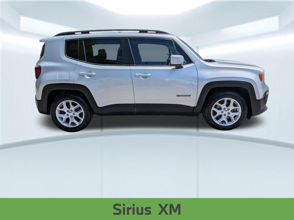 Used 2017 Jeep Renegade Latitude w/ Popular Equipment Group FWD image 8