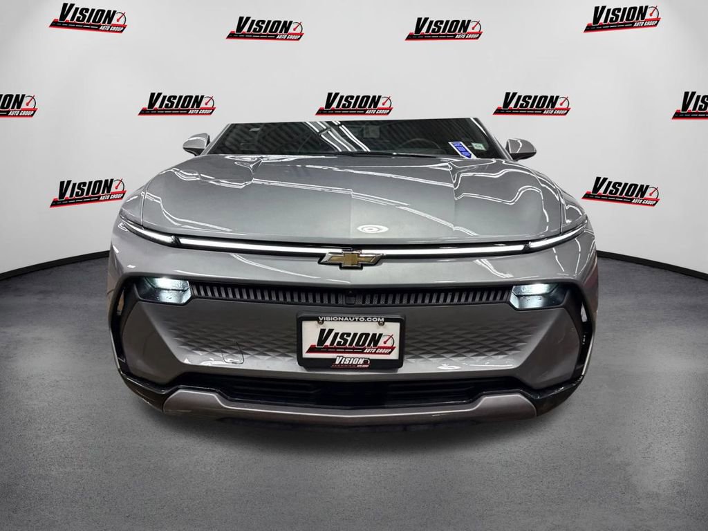 Used 2025 Chevrolet Equinox EV LT image 2