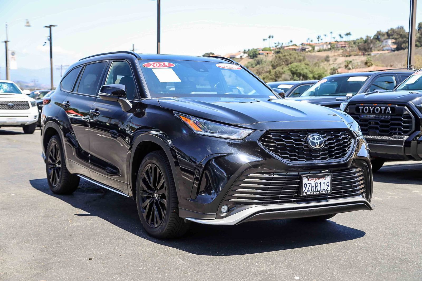 Used 2025 Toyota Highlander XSE AWD/4WD image 3