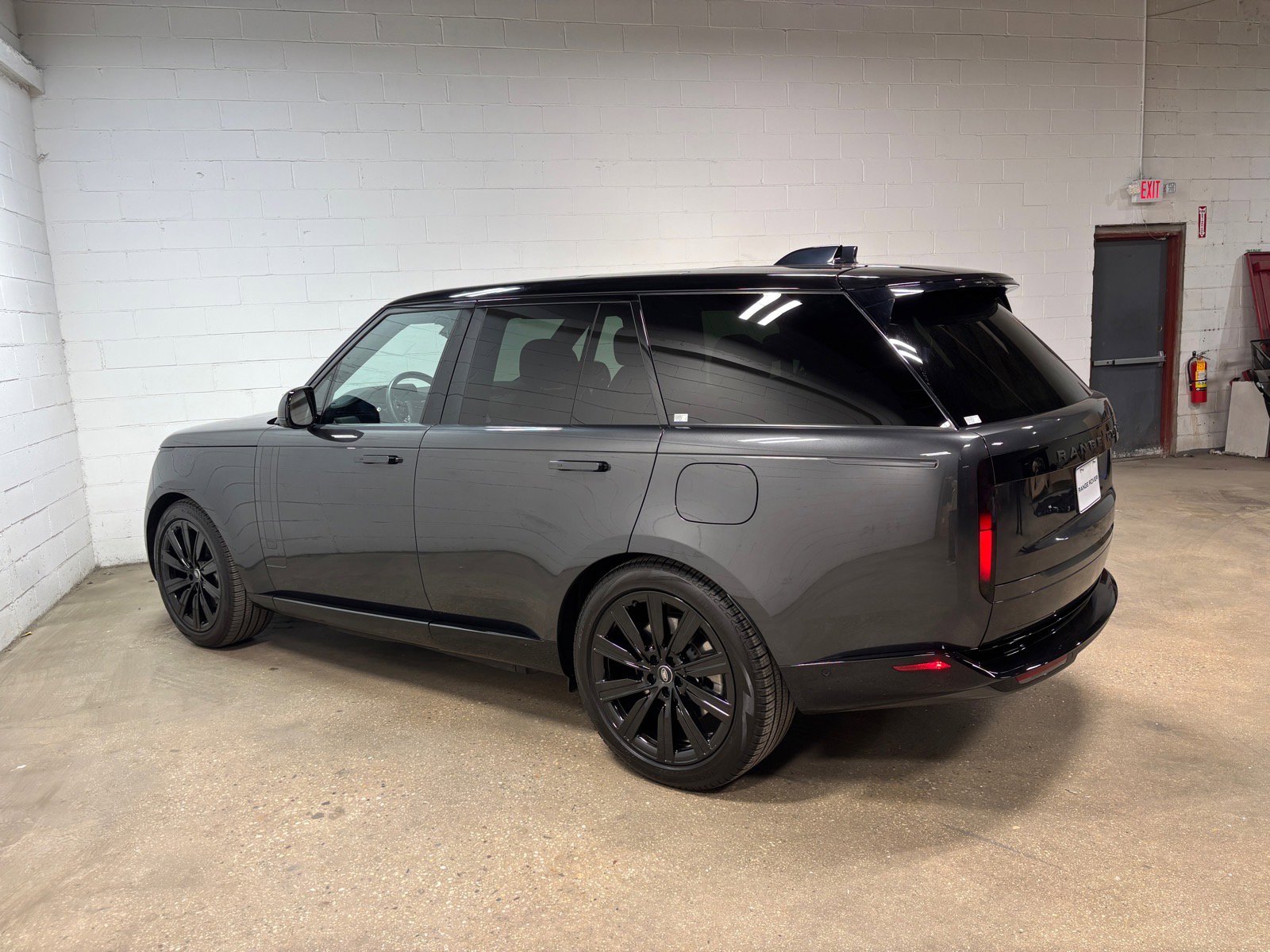 Used 2025 Land Rover Range Rover SE AWD/4WD image 10