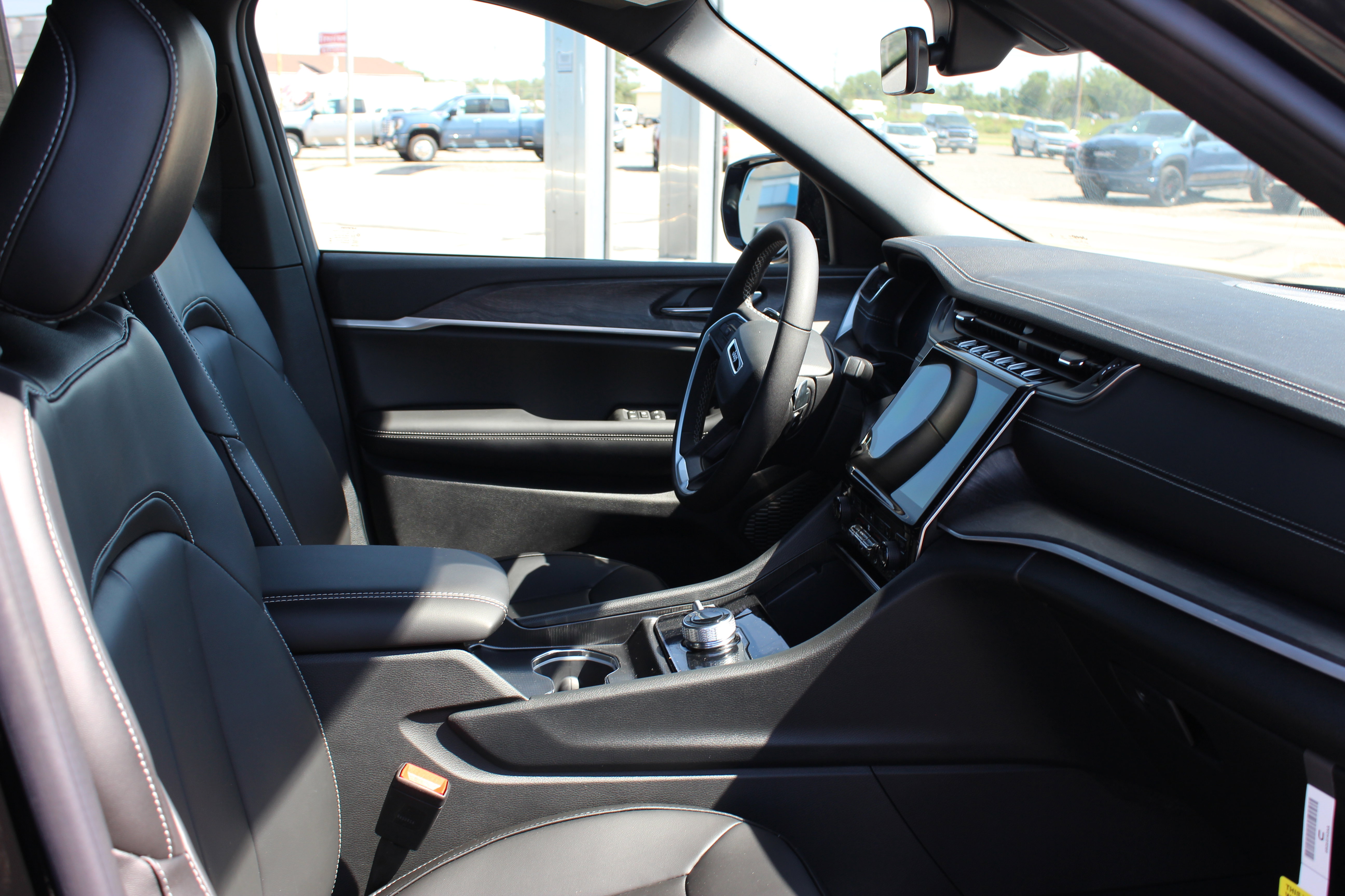 New 2025 Jeep Grand Cherokee L Limited image 12