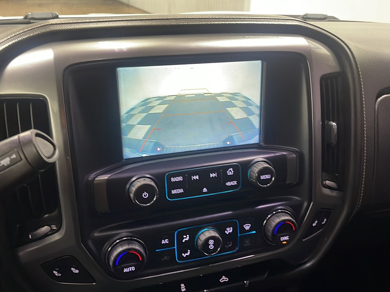 Used 2018 Chevrolet Silverado 1500 LTZ AWD/4WD image 9
