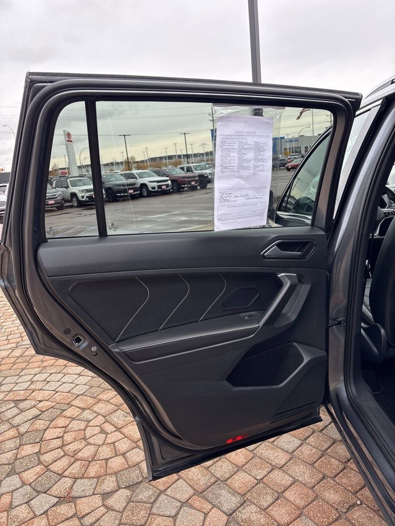 Used 2024 Volkswagen Tiguan SEL R-Line image 23