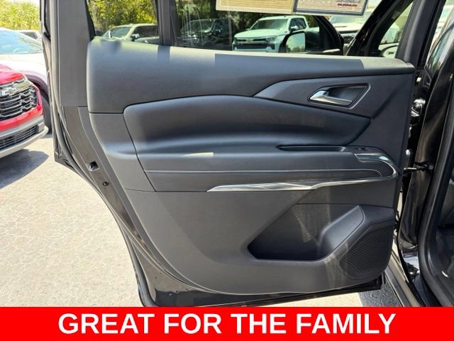 Used 2026 Chevrolet Traverse LT w/ Driver Confidence Package FWD image 13