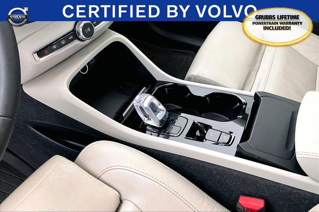 Used 2023 Volvo XC40 B5 Ultimate w/ Protection Package Premier image 18