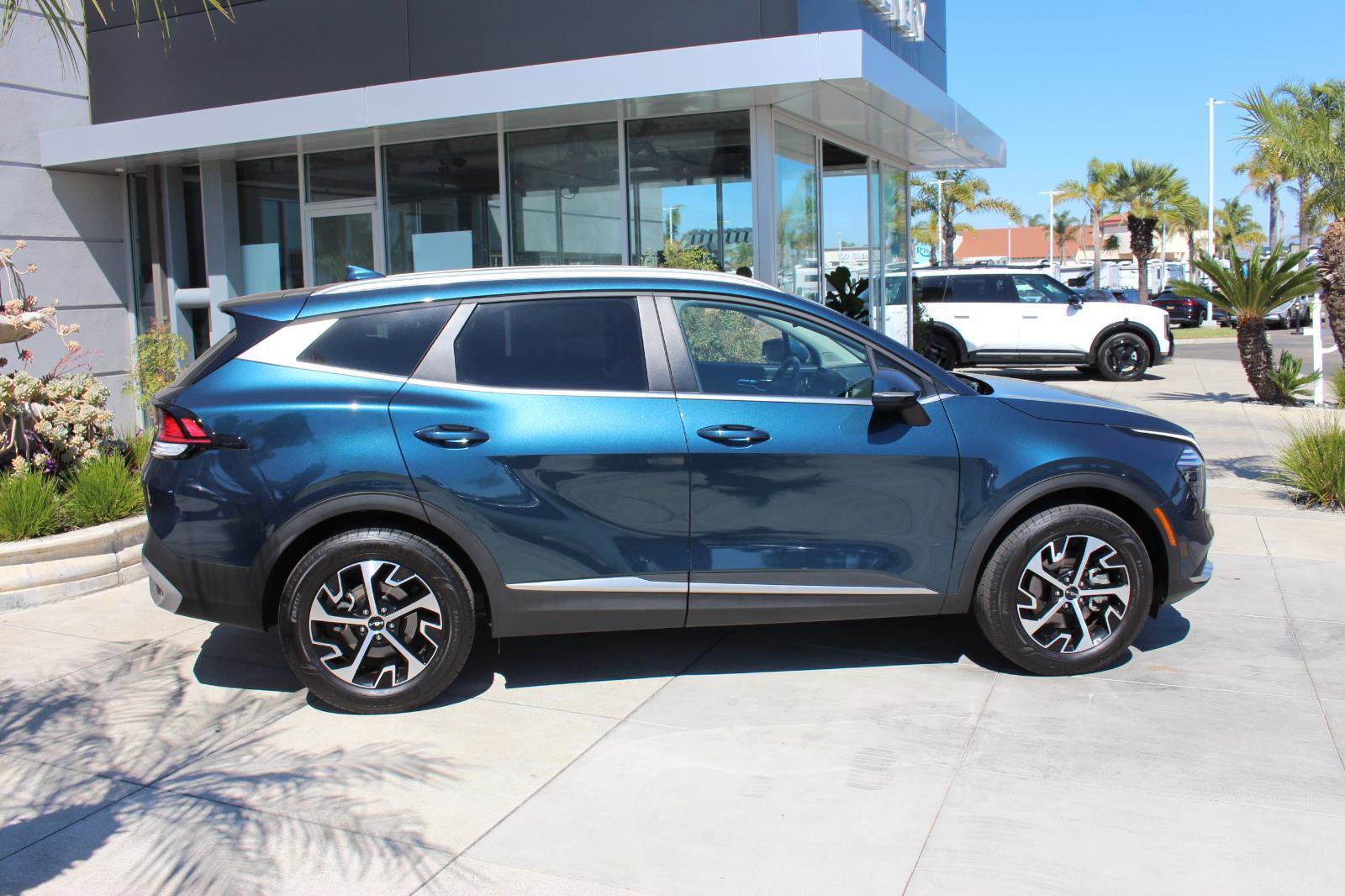 Used 2025 Kia Sportage EX image 10