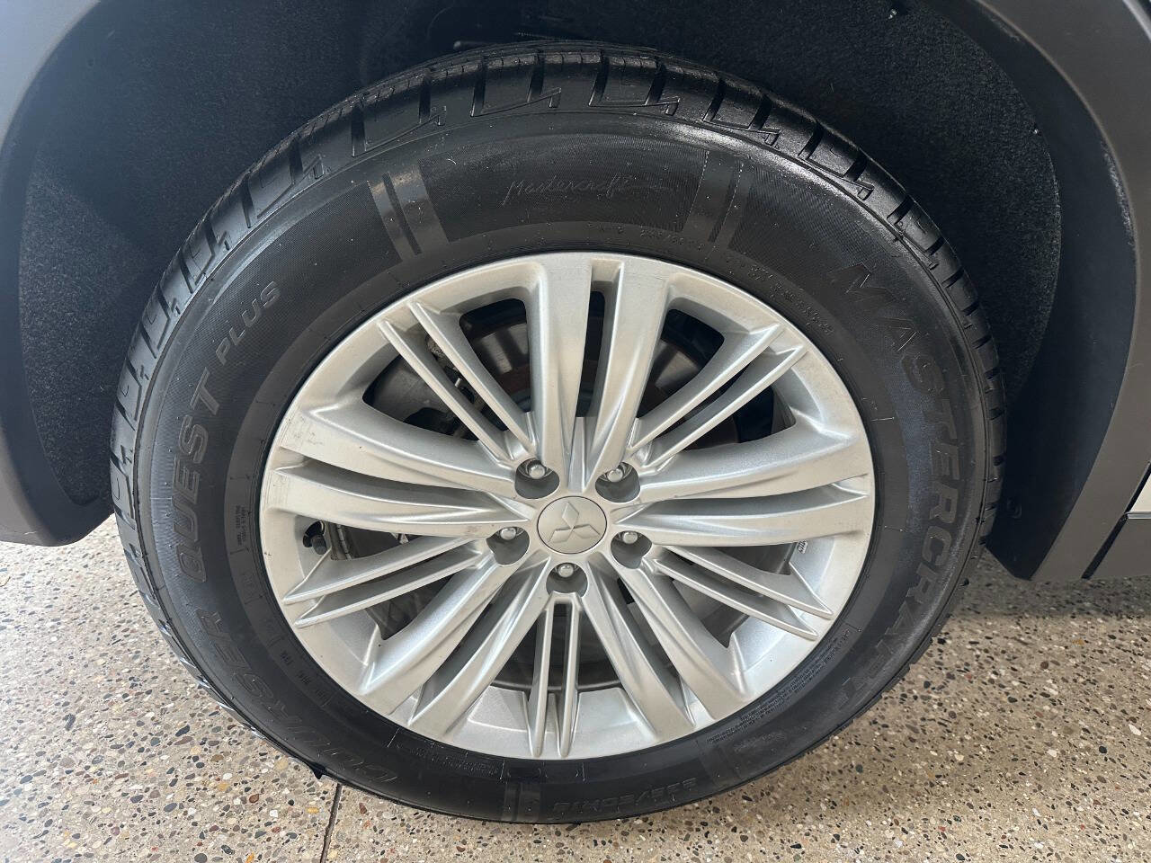 Used 2023 Mitsubishi Outlander ES image 14