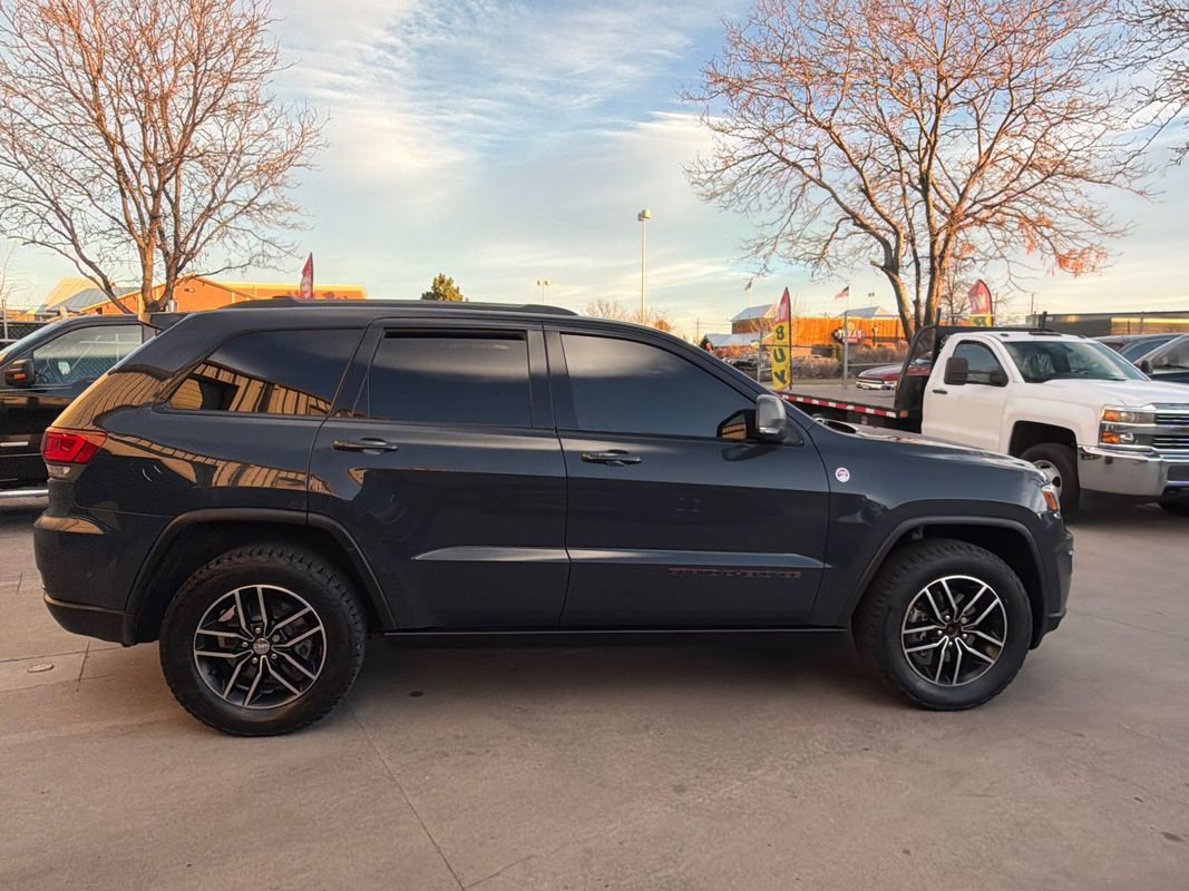 Used 2017 Jeep Grand Cherokee Trailhawk w/ Trailhawk Luxury Group image 4