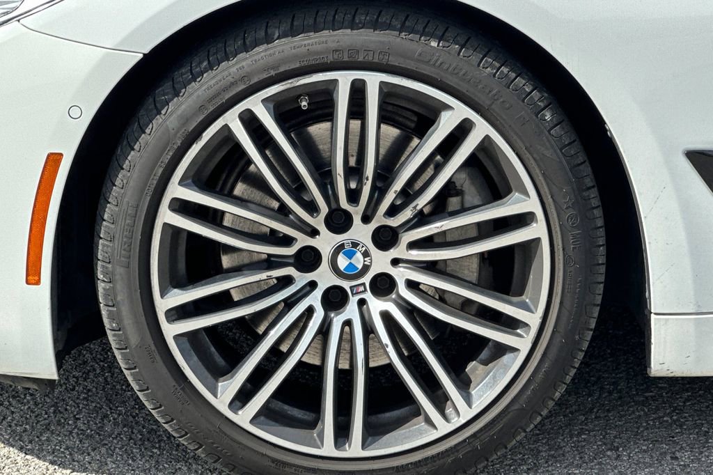 Used 2018 BMW 540i w/ M Sport Package image 32