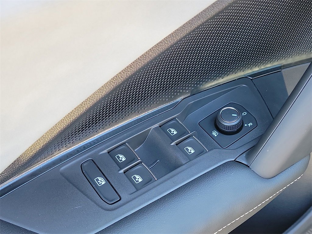 New 2026 Volkswagen Tiguan SE R-Line image 15