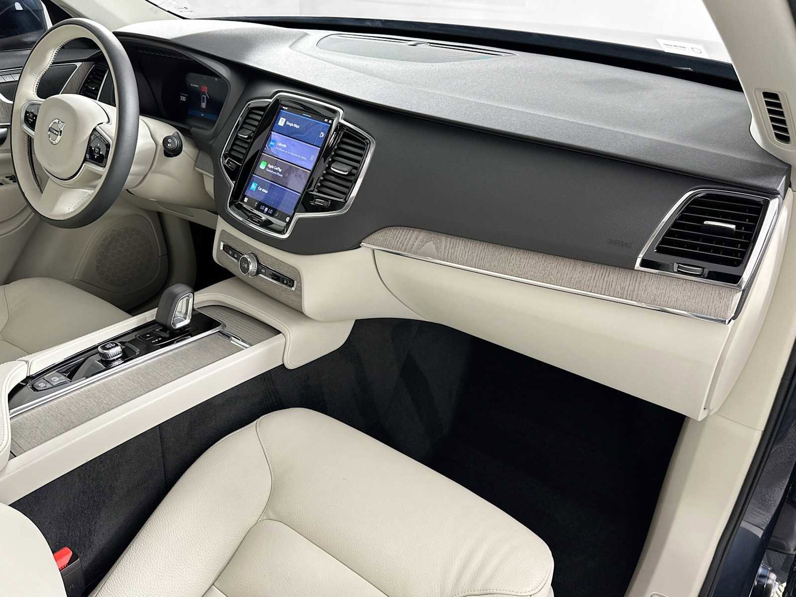 Used 2025 Volvo XC90 B5 Plus image 29