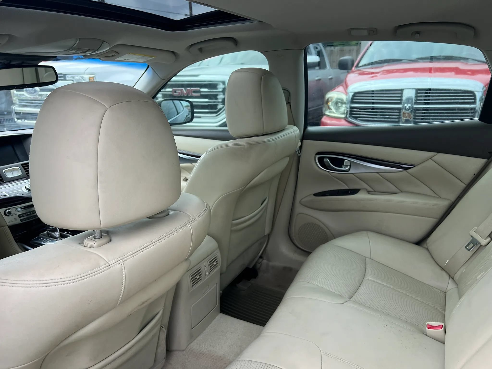 Used 2012 INFINITI M37 w/ Premium Pkg RWD image 10