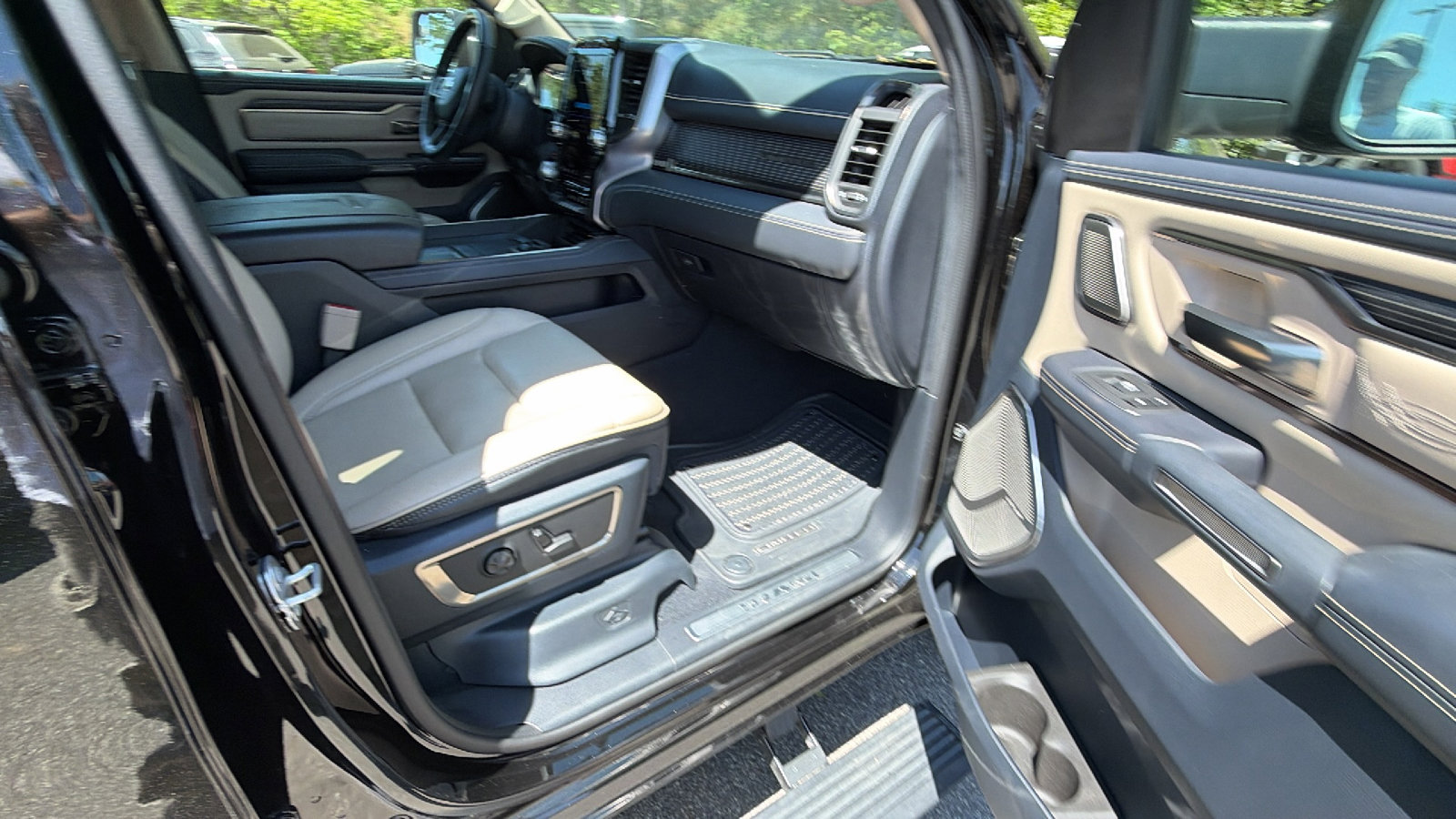 Used 2020 RAM 1500 Limited AWD/4WD image 20