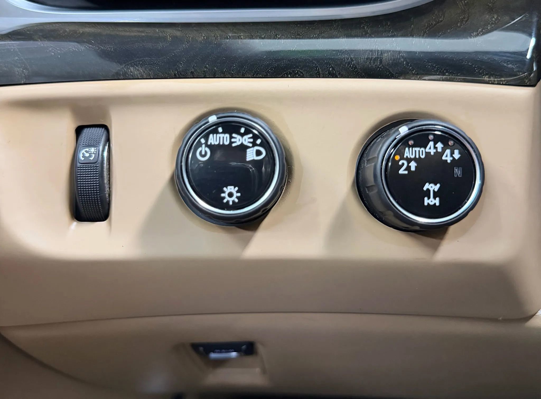 Used 2020 Cadillac Escalade Platinum image 30